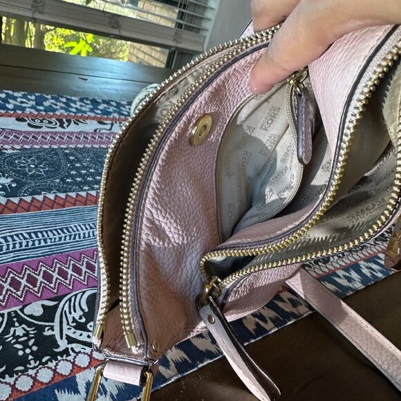 Michael Kors Pebbled Pink Leather Lea Crossbody, Asymmetrical, Criss Cross, EUC - Picture 11 of 12